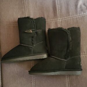 Womens Bearpaw boots size 8